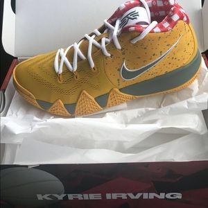 Kyrie 4 TV PE 11 sz 8.5